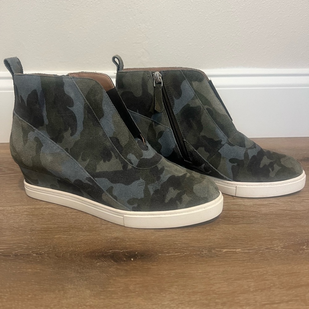 Linea Paola Camouflage Ankle Boots